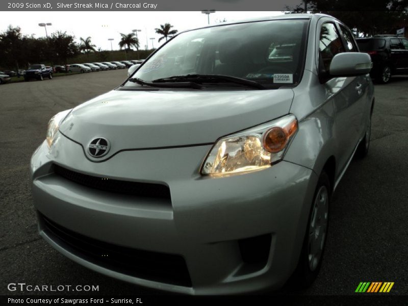 Silver Streak Mica / Charcoal Gray 2009 Scion xD