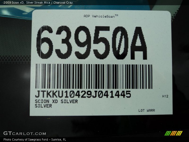 Silver Streak Mica / Charcoal Gray 2009 Scion xD
