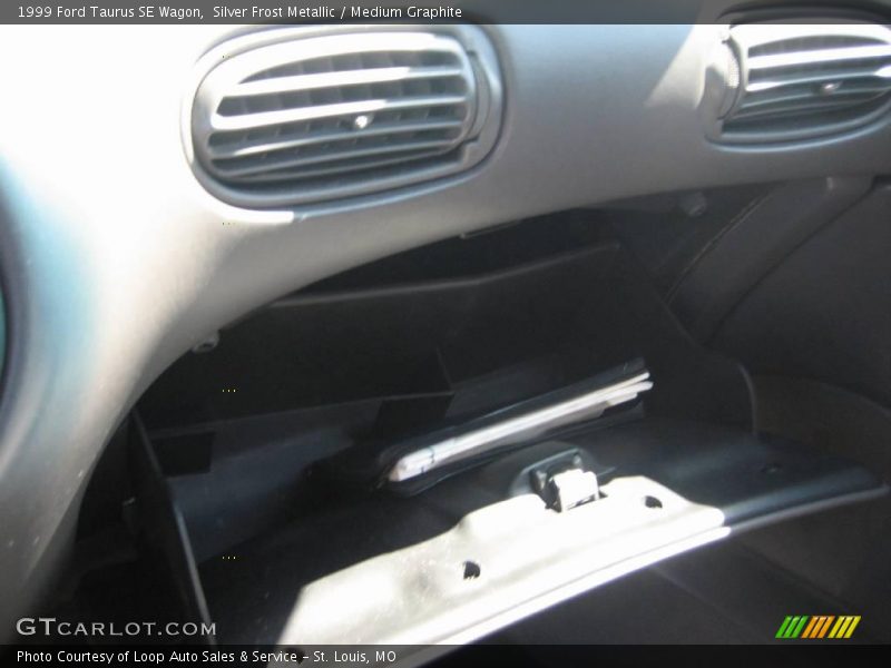 Silver Frost Metallic / Medium Graphite 1999 Ford Taurus SE Wagon