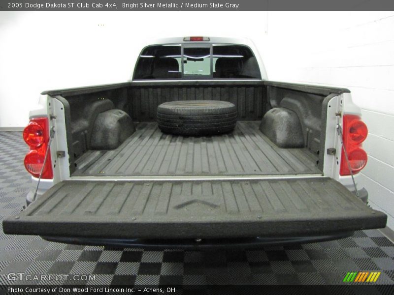  2005 Dakota ST Club Cab 4x4 Trunk