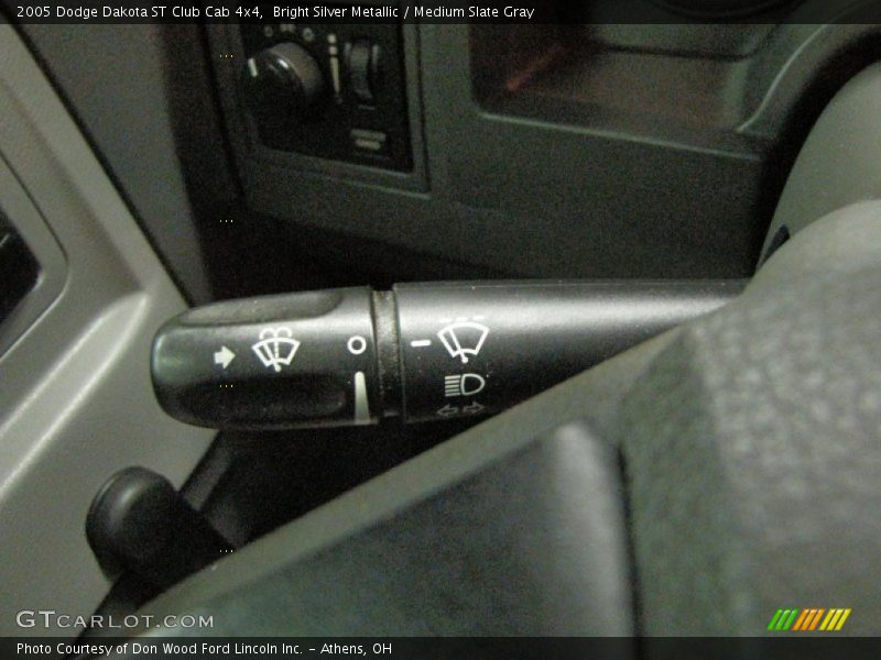 Bright Silver Metallic / Medium Slate Gray 2005 Dodge Dakota ST Club Cab 4x4
