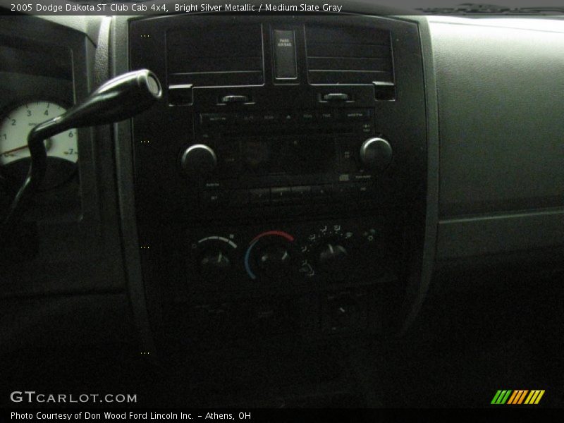 Bright Silver Metallic / Medium Slate Gray 2005 Dodge Dakota ST Club Cab 4x4