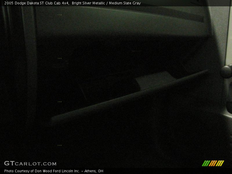 Bright Silver Metallic / Medium Slate Gray 2005 Dodge Dakota ST Club Cab 4x4