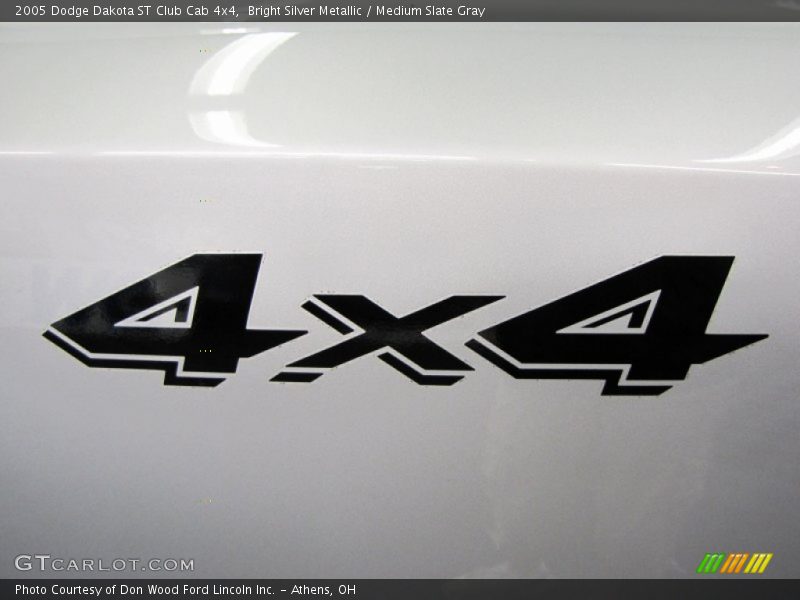 Bright Silver Metallic / Medium Slate Gray 2005 Dodge Dakota ST Club Cab 4x4