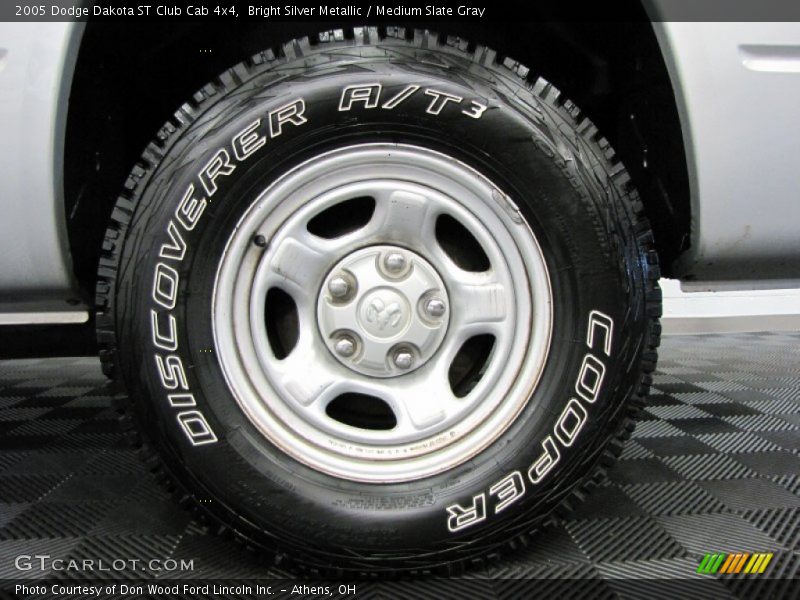  2005 Dakota ST Club Cab 4x4 Wheel