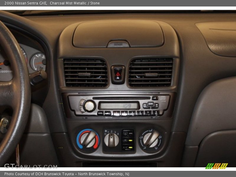 Charcoal Mist Metallic / Stone 2000 Nissan Sentra GXE