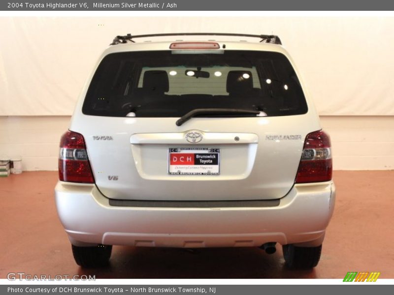Millenium Silver Metallic / Ash 2004 Toyota Highlander V6
