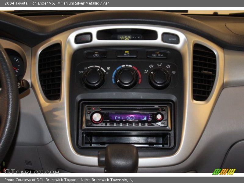 Millenium Silver Metallic / Ash 2004 Toyota Highlander V6
