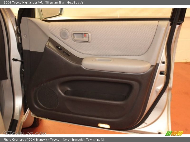 Millenium Silver Metallic / Ash 2004 Toyota Highlander V6