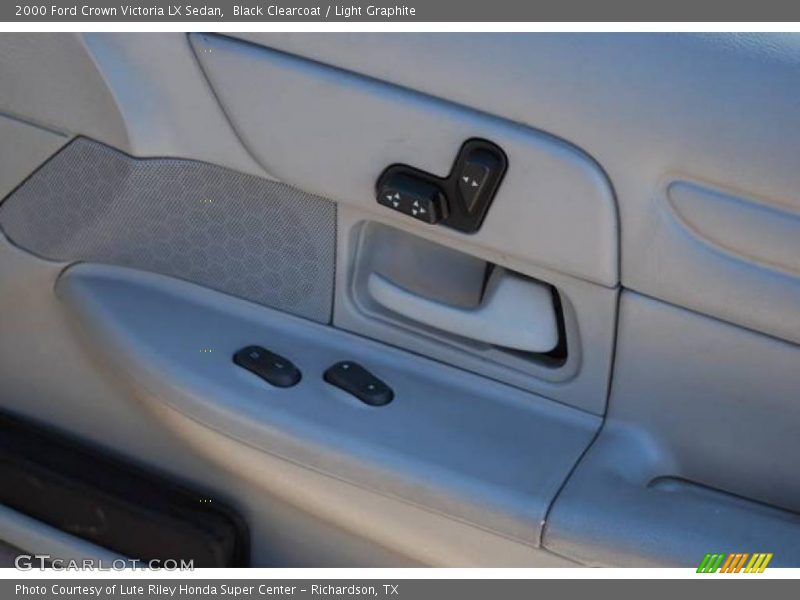 Black Clearcoat / Light Graphite 2000 Ford Crown Victoria LX Sedan