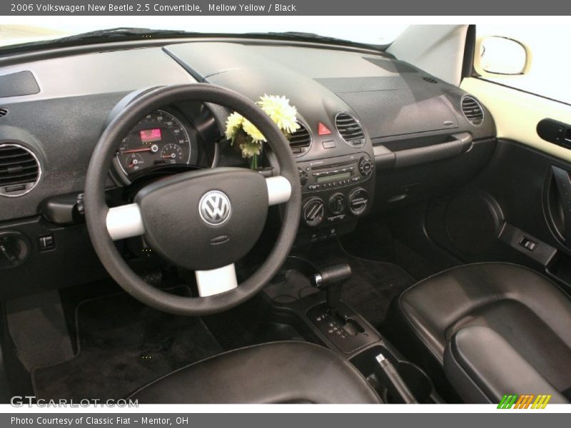 Mellow Yellow / Black 2006 Volkswagen New Beetle 2.5 Convertible