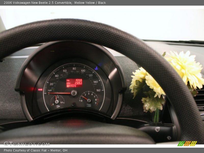 Mellow Yellow / Black 2006 Volkswagen New Beetle 2.5 Convertible