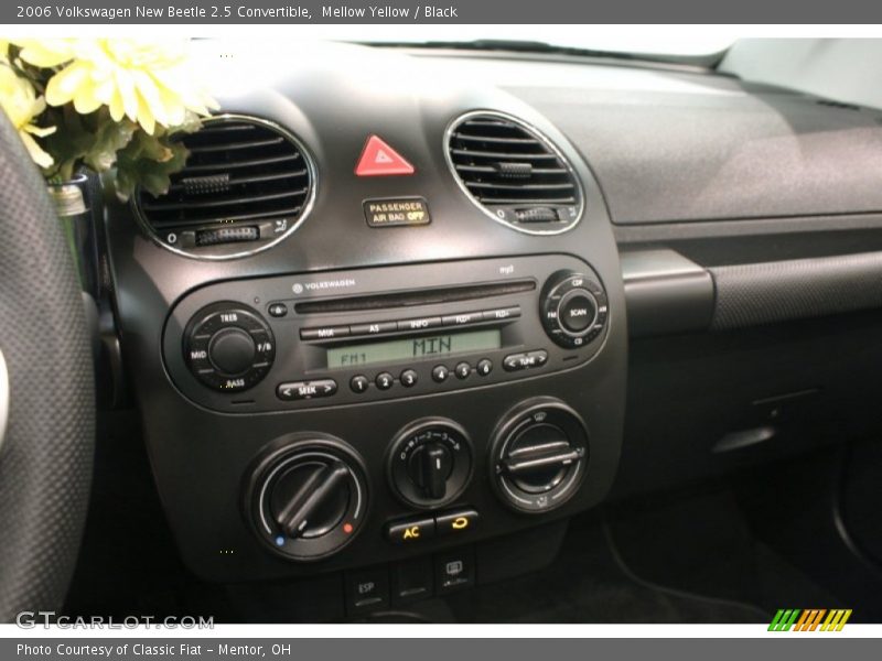 Mellow Yellow / Black 2006 Volkswagen New Beetle 2.5 Convertible
