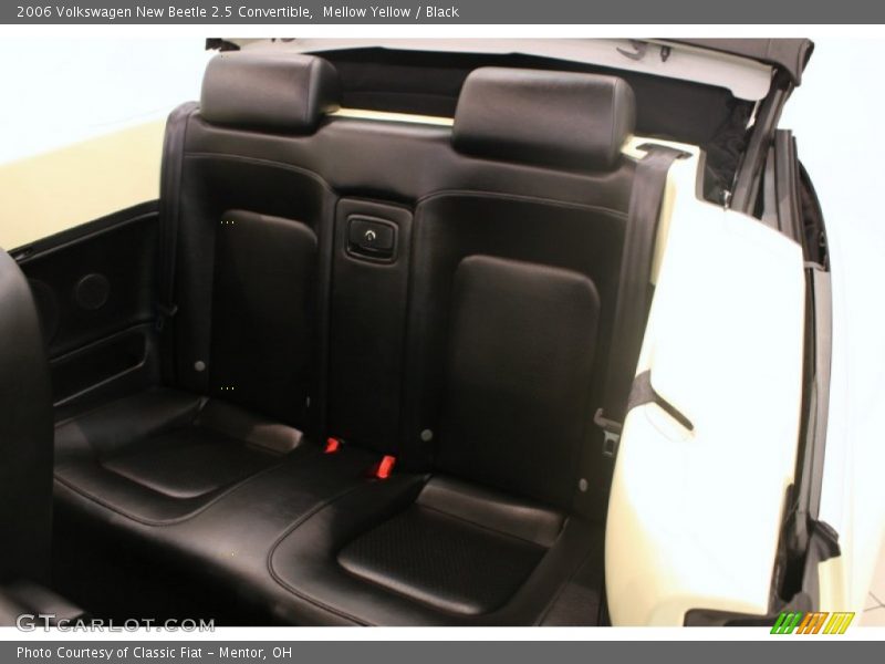 Mellow Yellow / Black 2006 Volkswagen New Beetle 2.5 Convertible