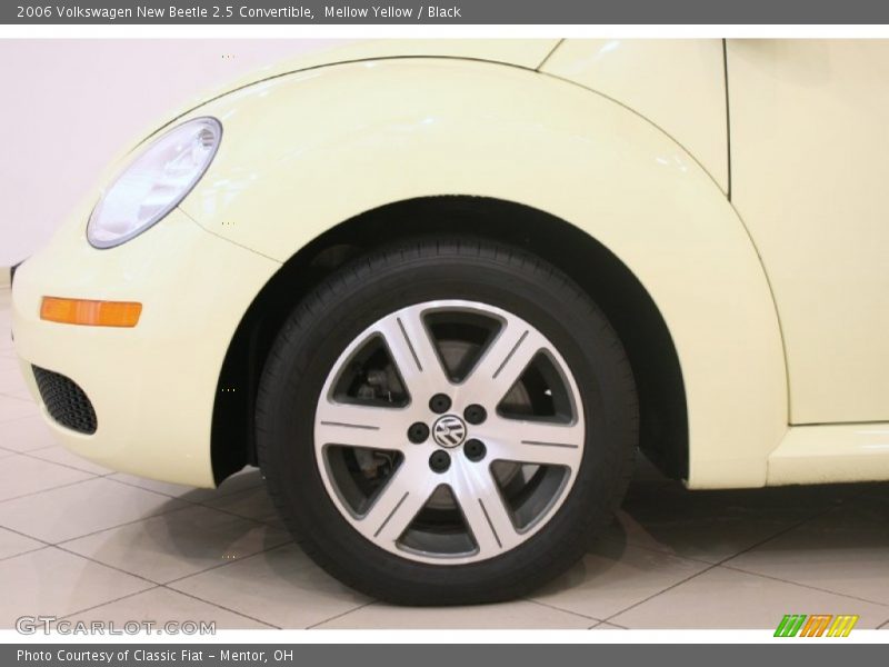 Mellow Yellow / Black 2006 Volkswagen New Beetle 2.5 Convertible