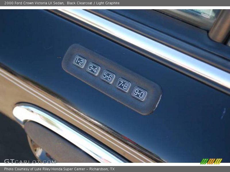 Black Clearcoat / Light Graphite 2000 Ford Crown Victoria LX Sedan