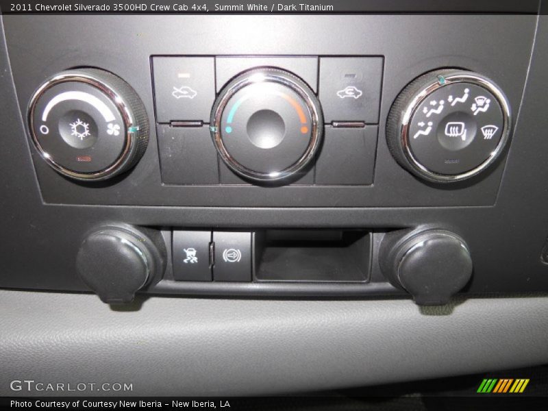 Controls of 2011 Silverado 3500HD Crew Cab 4x4