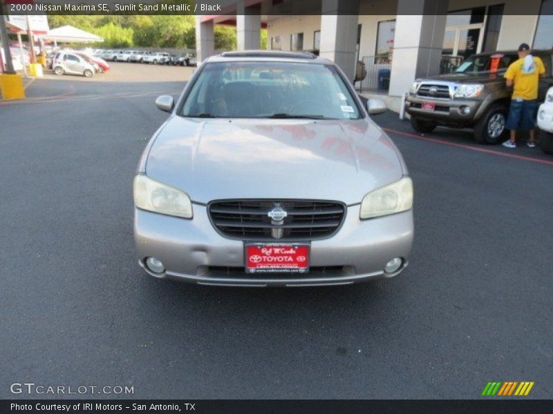 Sunlit Sand Metallic / Black 2000 Nissan Maxima SE