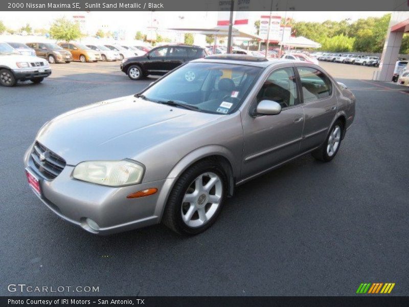 Sunlit Sand Metallic / Black 2000 Nissan Maxima SE