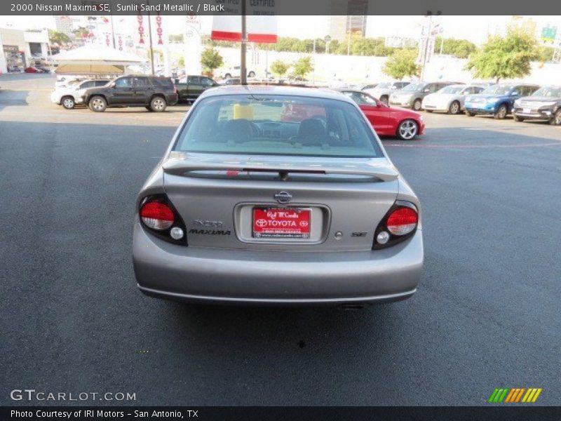 Sunlit Sand Metallic / Black 2000 Nissan Maxima SE