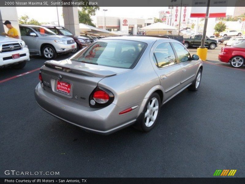 Sunlit Sand Metallic / Black 2000 Nissan Maxima SE