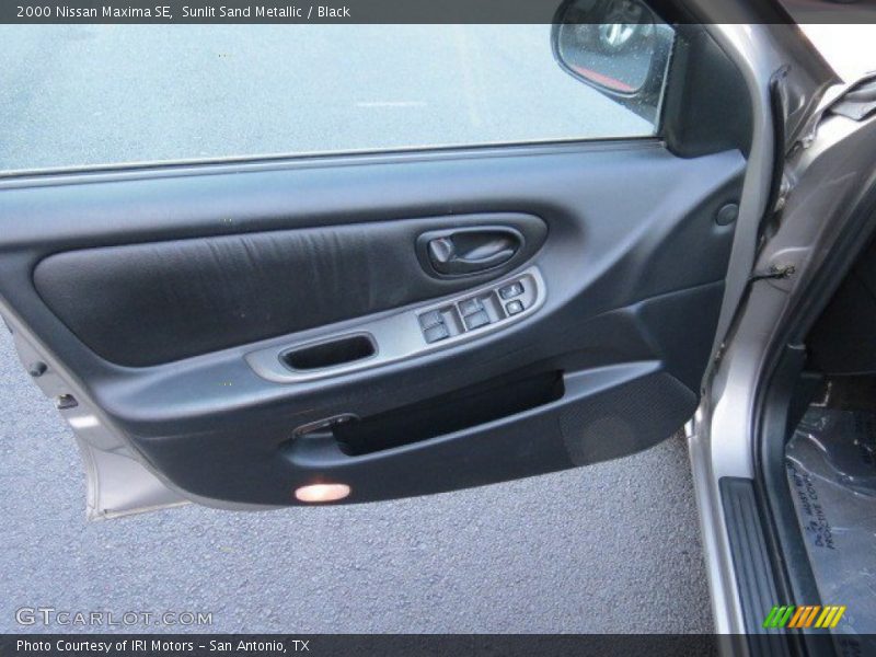 Sunlit Sand Metallic / Black 2000 Nissan Maxima SE