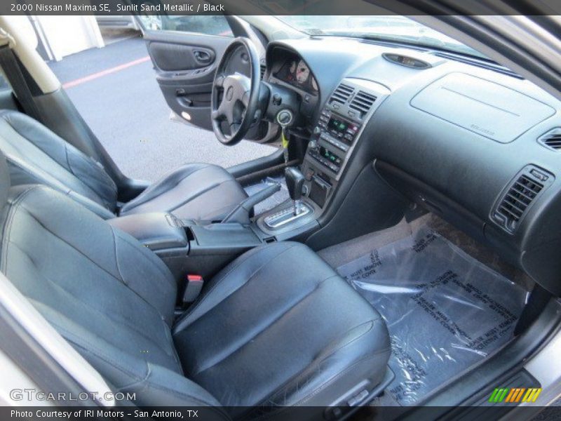 Sunlit Sand Metallic / Black 2000 Nissan Maxima SE