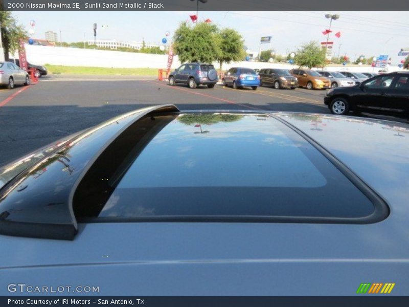 Sunlit Sand Metallic / Black 2000 Nissan Maxima SE