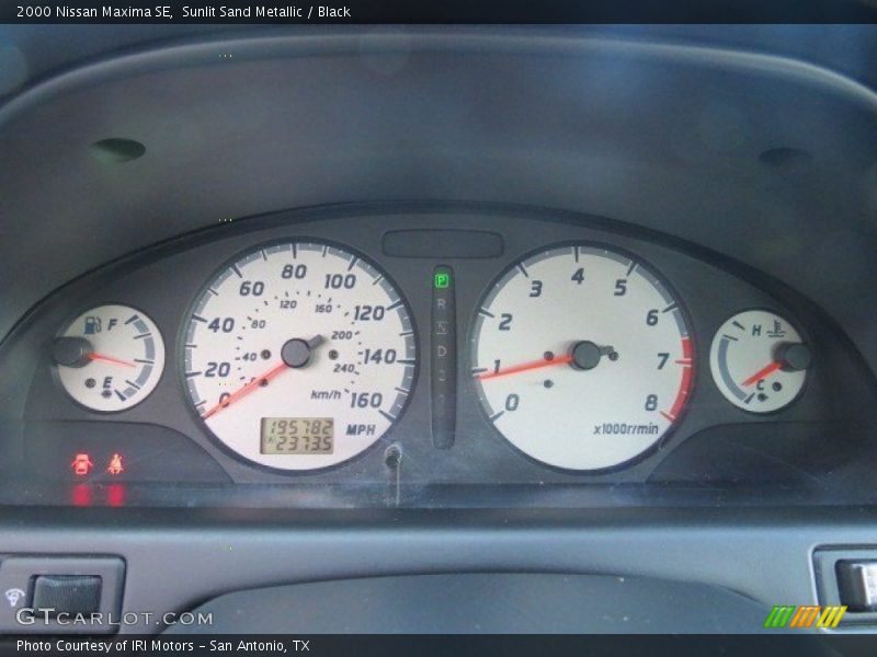 Sunlit Sand Metallic / Black 2000 Nissan Maxima SE