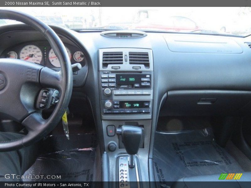Sunlit Sand Metallic / Black 2000 Nissan Maxima SE