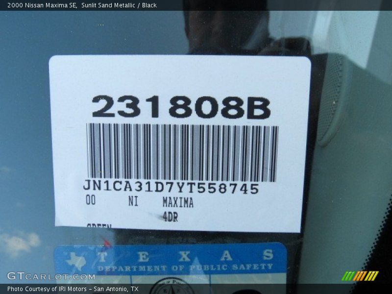 Sunlit Sand Metallic / Black 2000 Nissan Maxima SE