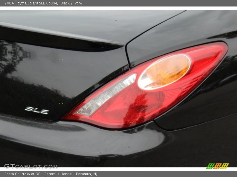 Black / Ivory 2004 Toyota Solara SLE Coupe