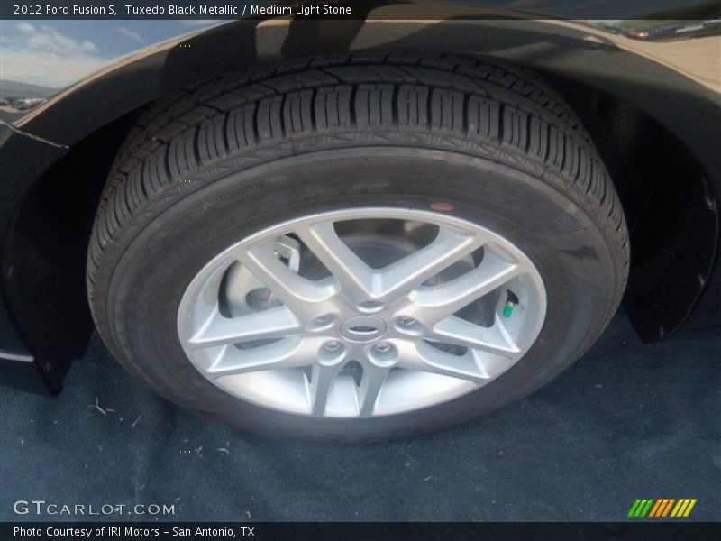 Tuxedo Black Metallic / Medium Light Stone 2012 Ford Fusion S