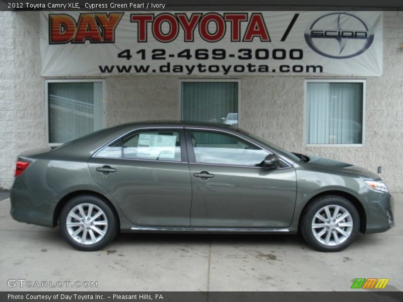 Cypress Green Pearl / Ivory 2012 Toyota Camry XLE