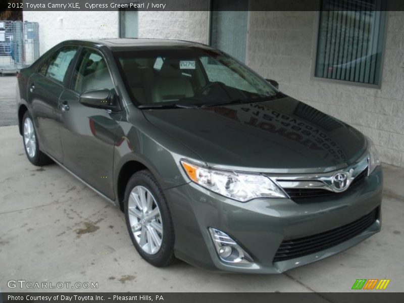 Cypress Green Pearl / Ivory 2012 Toyota Camry XLE