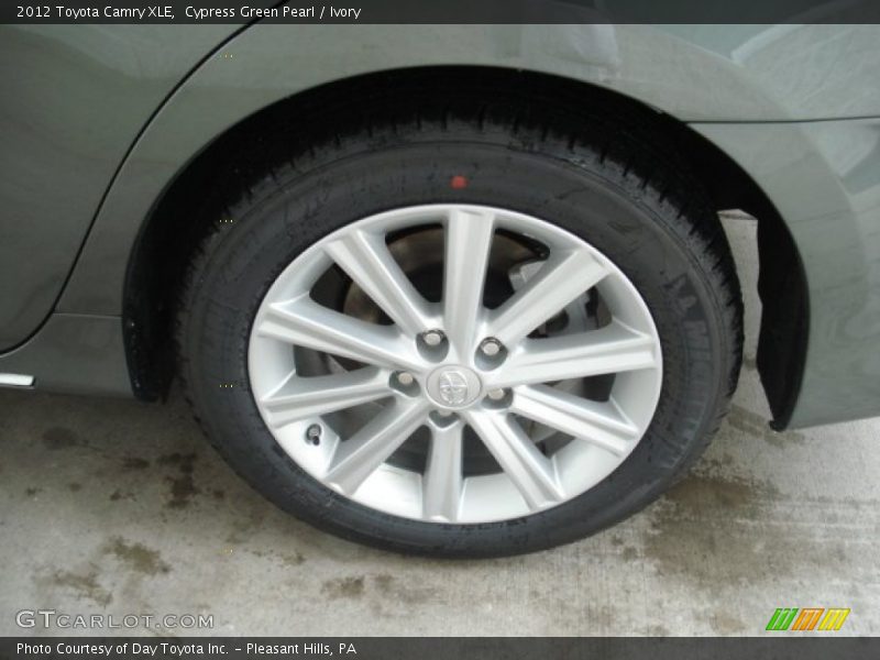 Cypress Green Pearl / Ivory 2012 Toyota Camry XLE