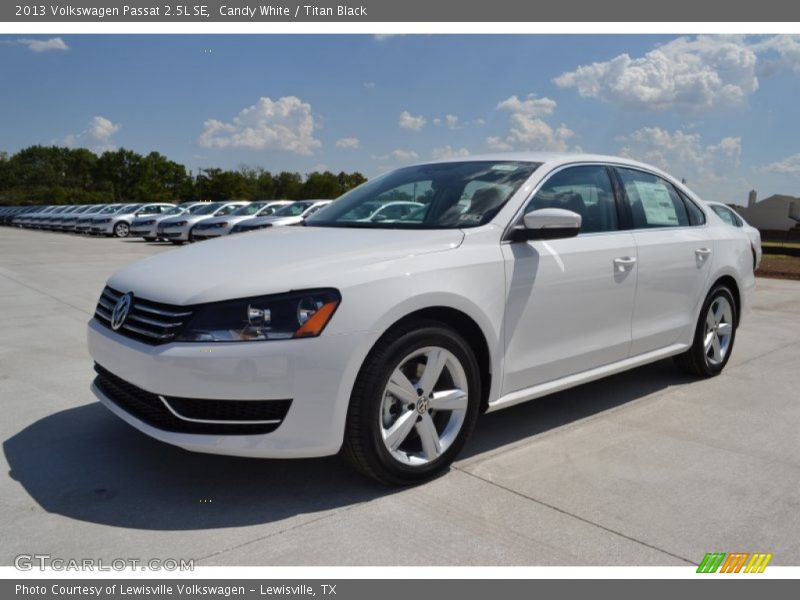 Candy White / Titan Black 2013 Volkswagen Passat 2.5L SE