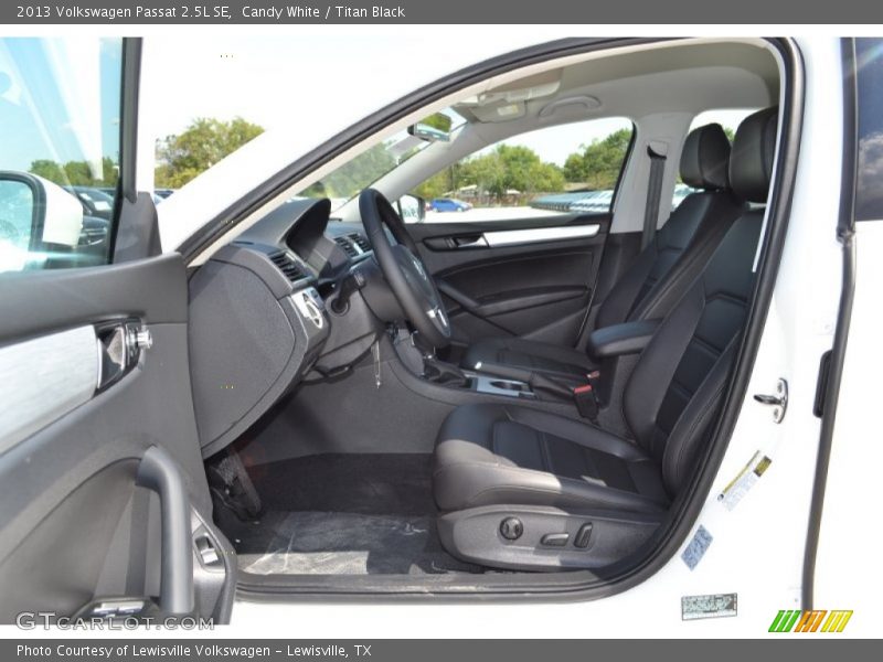 Candy White / Titan Black 2013 Volkswagen Passat 2.5L SE
