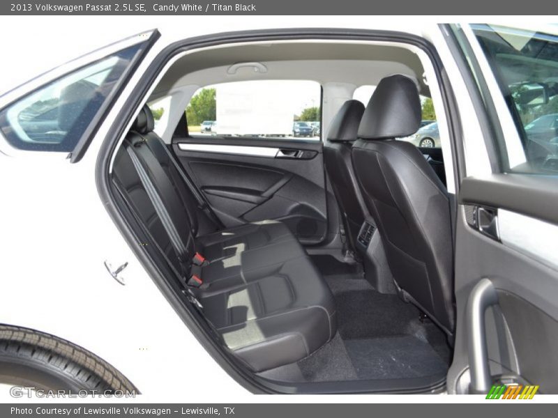 Candy White / Titan Black 2013 Volkswagen Passat 2.5L SE