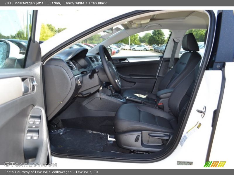 Candy White / Titan Black 2013 Volkswagen Jetta SE Sedan