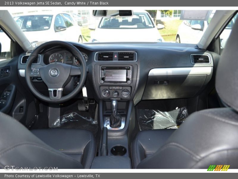 Candy White / Titan Black 2013 Volkswagen Jetta SE Sedan