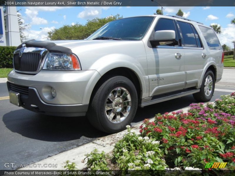Silver Birch Metallic / Dove Grey 2004 Lincoln Navigator Luxury 4x4