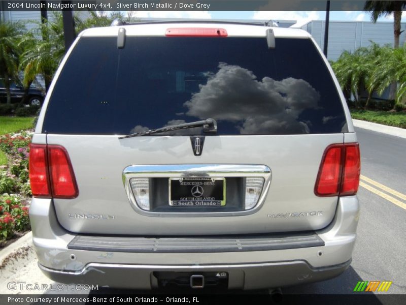 Silver Birch Metallic / Dove Grey 2004 Lincoln Navigator Luxury 4x4