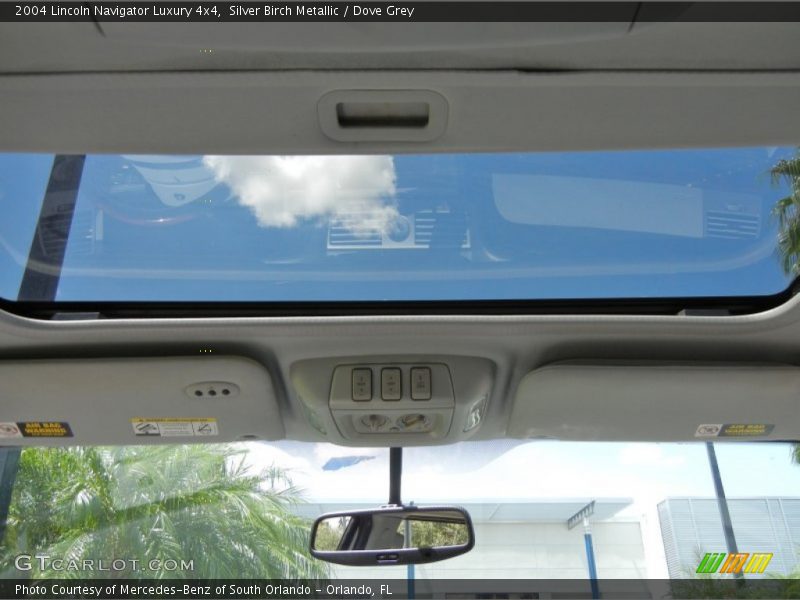 Silver Birch Metallic / Dove Grey 2004 Lincoln Navigator Luxury 4x4