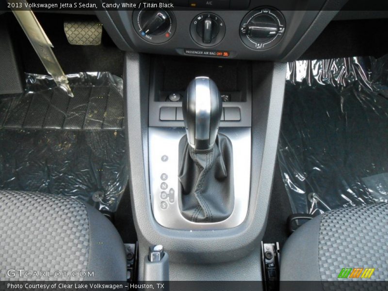 Candy White / Titan Black 2013 Volkswagen Jetta S Sedan