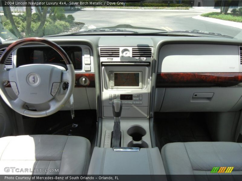 Silver Birch Metallic / Dove Grey 2004 Lincoln Navigator Luxury 4x4