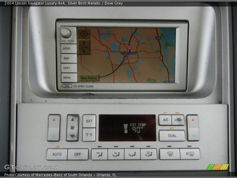 Silver Birch Metallic / Dove Grey 2004 Lincoln Navigator Luxury 4x4