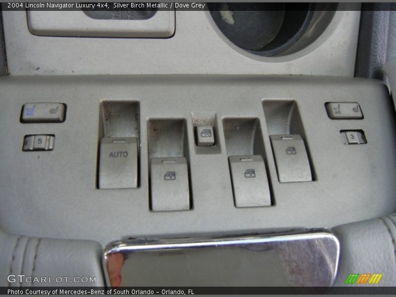 Silver Birch Metallic / Dove Grey 2004 Lincoln Navigator Luxury 4x4