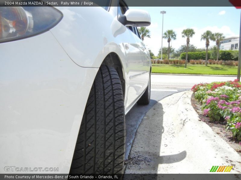 Rally White / Beige 2004 Mazda MAZDA3 i Sedan