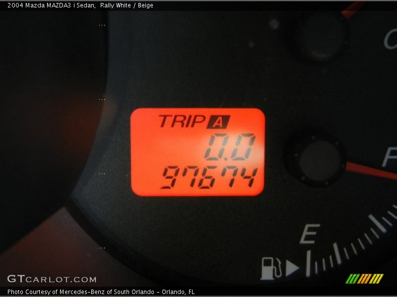 Rally White / Beige 2004 Mazda MAZDA3 i Sedan